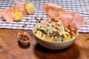 Bubur ase adalah salah satu kuliner tradisional Betawi yang kini semakin langka dan sulit ditemukan.