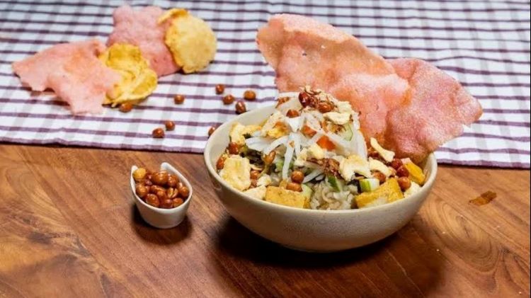Bubur ase adalah salah satu kuliner tradisional Betawi yang kini semakin langka dan sulit ditemukan.