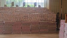 Komisi Pemberantasan Korupsi (KPK) seolah tak pernah kehabisan cerita dramatis untuk ditampilkan ke publik. Pada 2025,