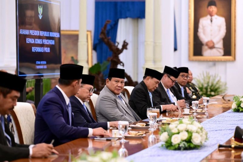 Presiden Prabowo Subianto menunjukkan komitmen kuatnya terhadap reformasi institusi kepolisian dengan meresmikan Komisi Percepatan Reformasi Kepolisian Negara Republik Indonesia (Polri) pada Jumat (7/11/2025) kemarin.
