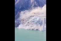 Di tengah kemajuan pesat infrastruktur China, insiden tragis menimpa Jembatan Hongqi di Provinsi Sichuan, barat daya China, pada Selasa,