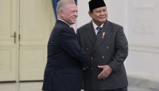 Dalam dunia diplomasi yang sering kali penuh formalitas, pertemuan antara dua pemimpin negara kadang-kadang lebih mirip reuni sahabat lama.