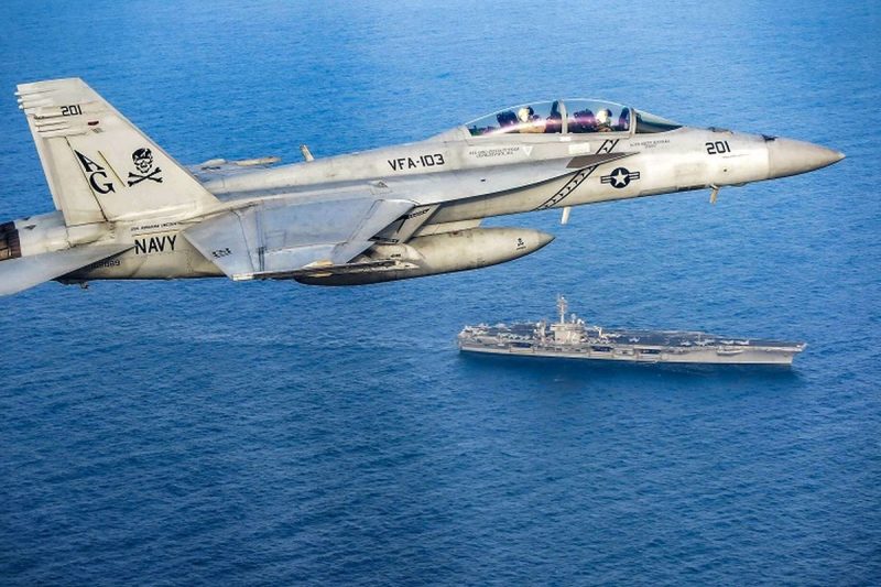 Situasi di perairan Karibia semakin tegang pada akhir 2025. Pesawat tempur Angkatan Udara Amerika Serikat (USAF) terlihat mondar-mandir melakukan patroli rutin di dekat perbatasan udara Venezuela,