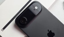 Akhir tahun 2025 membawa kabar gembira bagi penggemar Apple di Indonesia: harga iPhone Air (varian ultra-tipis dari seri iPhone 17) mengalami penurunan signifikan hingga Rp 3,25 juta untuk semua kapasitas penyimpanan.
