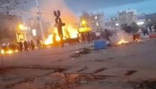 Akhir Desember 2025 hingga awal Januari 2026 menyaksikan gelombang protes besar-besaran di Iran, yang dimotori oleh pedagang dan pemilik toko di pasar tradisional seperti Grand Bazaar Tehran.