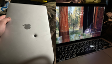 Di tengah medan perang yang penuh bahaya, sebuah MacBook Air generasi M1 tiba-tiba berubah fungsi dari alat produktivitas menjadi penyelamat nyawa.