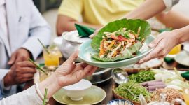 Lebaran telah berlalu, tapi “jejak” hidangan opor, rendang, ketupat, dan kue kering masih terasa di tubuh.