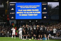 Klub Premier League Leeds United secara resmi mengeluarkan imbauan kepada para suporternya untuk menghormati jeda singkat.