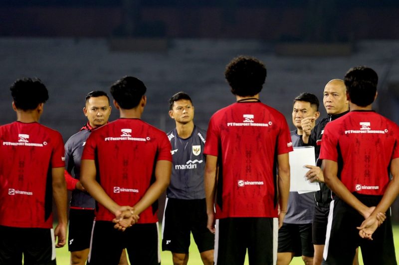 6 Maret 2026 – Pelatih Timnas Indonesia U-20, Nova Arianto, menegaskan komitmennya untuk menyamakan langkah filosofi permainan skuad Garuda Muda.