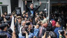 Putusan bebas yang dijatuhkan Majelis Hakim Pengadilan Negeri Jakarta Pusat terhadap Delpedro Marhaen dan tiga rekannya pada 6 Maret 2026.