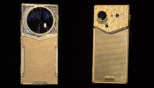 Di era smartphone yang semakin mirip satu sama lain dengan layar punch-hole dan kamera berlubang, ada satu ponsel yang benar-benar beda,