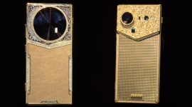 Di era smartphone yang semakin mirip satu sama lain dengan layar punch-hole dan kamera berlubang, ada satu ponsel yang benar-benar beda,