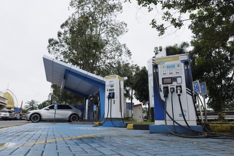 Mudik Lebaran 2026 semakin ramai dengan pengguna mobil listrik (EV). PT PLN (Persero) memperkirakan lonjakan signifikan,