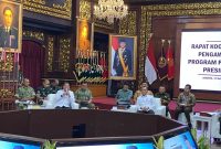 Menteri Sekretaris Negara (Mensesneg) Prasetyo Hadi memimpin rapat koordinasi (rakor) pengawasan pelaksanaan program prioritas Presiden.