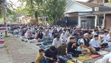 Suasana khidmat dan penuh kekhusyukan menyelimuti pelaksanaan Shalat Idul Fitri 1 Syawal 1447 H di wilayah Cengkareng, Jakarta Barat.