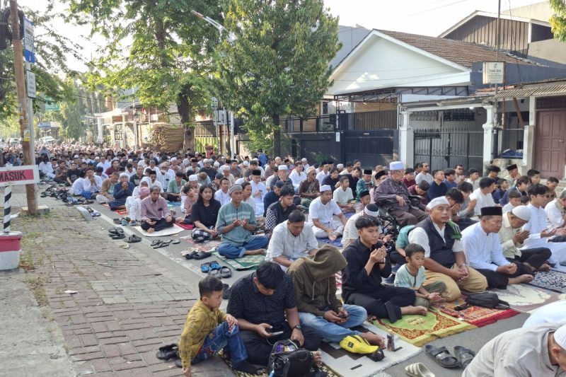 Suasana khidmat dan penuh kekhusyukan menyelimuti pelaksanaan Shalat Idul Fitri 1 Syawal 1447 H di wilayah Cengkareng, Jakarta Barat.