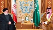 Di tengah konflik yang semakin memanas antara Amerika Serikat, Israel, dan Iran pada Maret 2026, posisi Arab Saudi sebagai negara tetangga utama Iran menjadi sorotan dunia.