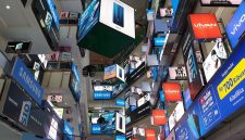 Selama lebih dari satu dekade, smartphone murah buatan China menjadi primadona di pasar negara berkembang, termasuk Indonesia.