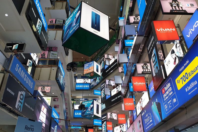 Selama lebih dari satu dekade, smartphone murah buatan China menjadi primadona di pasar negara berkembang, termasuk Indonesia.