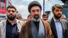Mojtaba Khamenei, putra tertua Pemimpin Tertinggi Iran Ayatollah Ali Khamenei, muncul untuk pertama kalinya di depan publik.