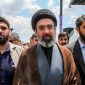 Mojtaba Khamenei, putra tertua Pemimpin Tertinggi Iran Ayatollah Ali Khamenei, muncul untuk pertama kalinya di depan publik.