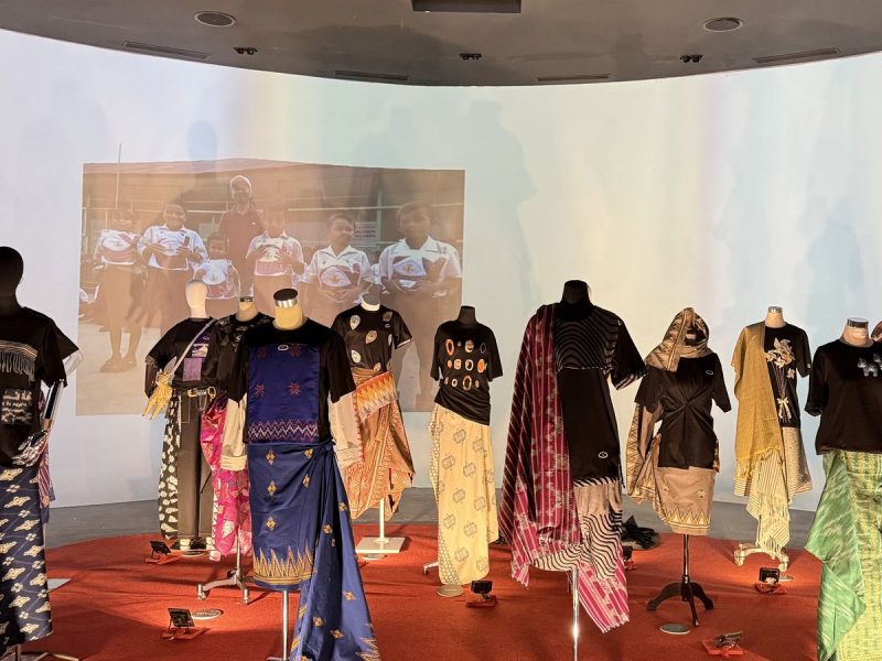 Tenun Nusantara, warisan budaya yang kaya motif dan filosofi, kini semakin dekat dengan generasi muda berkat upaya Cita Tenun Indonesia (CTI).