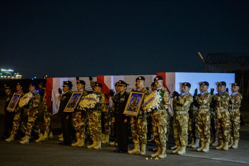 Indonesia kembali berduka mendalam atas gugurnya tiga prajurit Tentara Nasional Indonesia (TNI) yang bertugas dalam misi perdamaian Perserikatan Bangsa-Bangsa (PBB) di Lebanon Selatan.