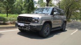 Jetour T2, SUV hybrid yang semakin populer di Indonesia, kerap menjadi bahan perbincangan karena menggabungkan desain tangguh dengan teknologi hybrid.