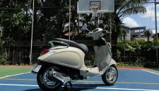Vespa Primavera 180 terus menjadi salah satu skutik premium paling diminati di Indonesia. Dengan desain klasik yang ikonik.