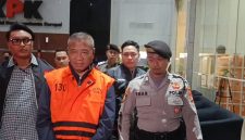 Seorang bupati di Tulungagung, Jawa Timur, menjadi sorotan publik setelah terungkap melakukan praktik pemerasan terhadap anak buahnya sendiri.