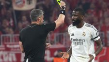 Bayern Munchen berhasil meraih kemenangan dramatis dengan skor 4-3 atas Real Madrid dalam pertandingan leg pertama perempat final Liga.