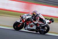 Kejadian tragis menyelimuti ajang World Superbike (WSBK) 2026. Pembalap asal Thailand, Somkiat Chantra