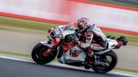 Kejadian tragis menyelimuti ajang World Superbike (WSBK) 2026. Pembalap asal Thailand, Somkiat Chantra