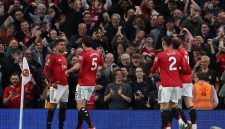Manchester United berhasil meraih kemenangan penting 2-1 atas Brentford dalam lanjutan Premier League di Old Trafford, Senin (27 April 2026)