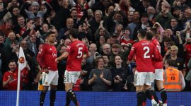 Manchester United berhasil meraih kemenangan penting 2-1 atas Brentford dalam lanjutan Premier League di Old Trafford, Senin (27 April 2026)
