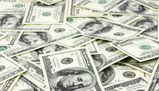 Pemerintah AS di bawah Presiden Donald Trump kembali menuai kontroversi setelah adanya usulan keras untuk menerbitkan uang kertas baru senilai $250 yang menampilkan potret Trump.