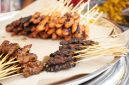 Idul Adha identik dengan penyembelihan hewan kurban dan pembagian daging. Namun, di balik kebahagiaan tersebut,