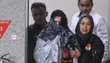 Komisi Pemberantasan Korupsi (KPK) terus mengembangkan penyidikan kasus dugaan korupsi yang menjerat Bupati nonaktif Pekalongan,
