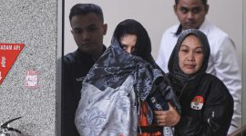 Komisi Pemberantasan Korupsi (KPK) terus mengembangkan penyidikan kasus dugaan korupsi yang menjerat Bupati nonaktif Pekalongan,