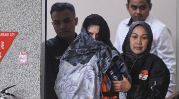 Komisi Pemberantasan Korupsi (KPK) terus mengembangkan penyidikan kasus dugaan korupsi yang menjerat Bupati nonaktif Pekalongan,
