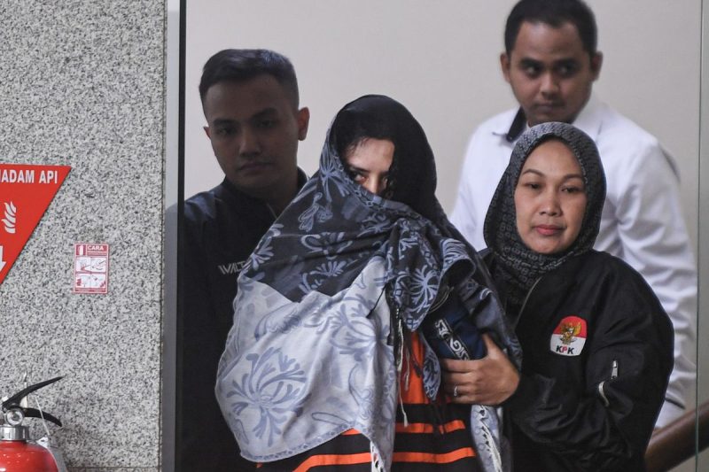Komisi Pemberantasan Korupsi (KPK) terus mengembangkan penyidikan kasus dugaan korupsi yang menjerat Bupati nonaktif Pekalongan,