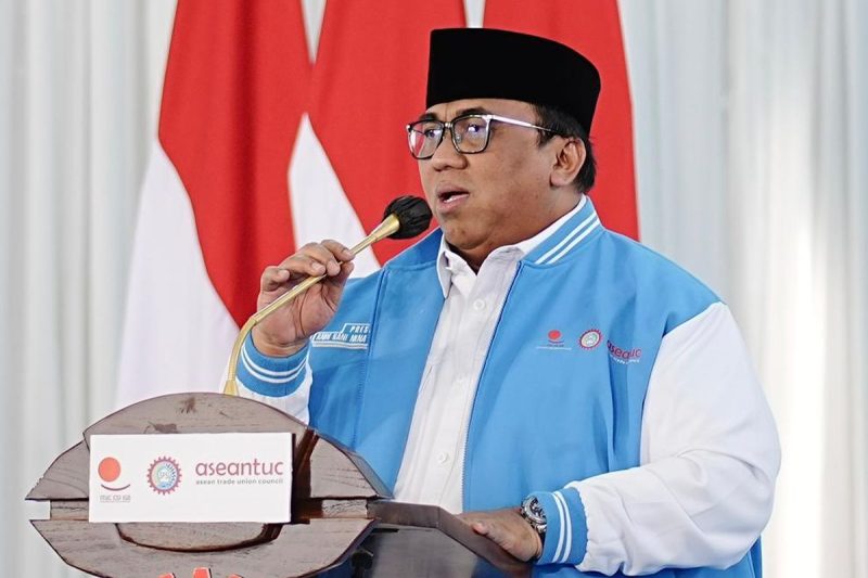 Andi Gani Nena Wea, Presiden Konfederasi Serikat Pekerja Seluruh Indonesia (KSPSI),