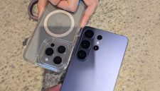 Raksasa teknologi asal Korea Selatan, Samsung, berhasil merebut kembali posisi teratas sebagai vendor ponsel pintar terbesar di dunia.
