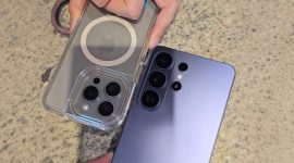 Raksasa teknologi asal Korea Selatan, Samsung, berhasil merebut kembali posisi teratas sebagai vendor ponsel pintar terbesar di dunia.