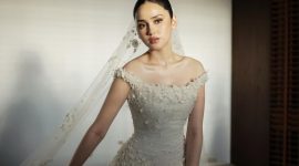 Syifa Hadju kembali mencuri perhatian publik saat menghadiri resepsi pernikahannya yang intimate di Six Senses Uluwatu,