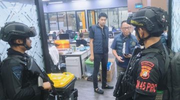 Direktorat Tindak Pidana Umum (Dittipidum) Bareskrim Polri bersama Polda Metro Jaya berhasil membongkar sebuah markas judi online (judol) berskala internasional di kawasan Hayam Wuruk,