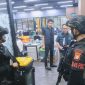 Direktorat Tindak Pidana Umum (Dittipidum) Bareskrim Polri bersama Polda Metro Jaya berhasil membongkar sebuah markas judi online (judol) berskala internasional di kawasan Hayam Wuruk,