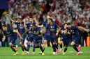 Paris Saint-Germain berhasil mempertahankan gelar juara UEFA Champions League musim ini setelah mengalahkan Arsenal dengan skor 1-1 dalam waktu normal,