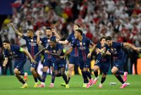 Paris Saint-Germain berhasil mempertahankan gelar juara UEFA Champions League musim ini setelah mengalahkan Arsenal dengan skor 1-1 dalam waktu normal,