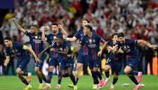 Paris Saint-Germain berhasil mempertahankan gelar juara UEFA Champions League musim ini setelah mengalahkan Arsenal dengan skor 1-1 dalam waktu normal,
